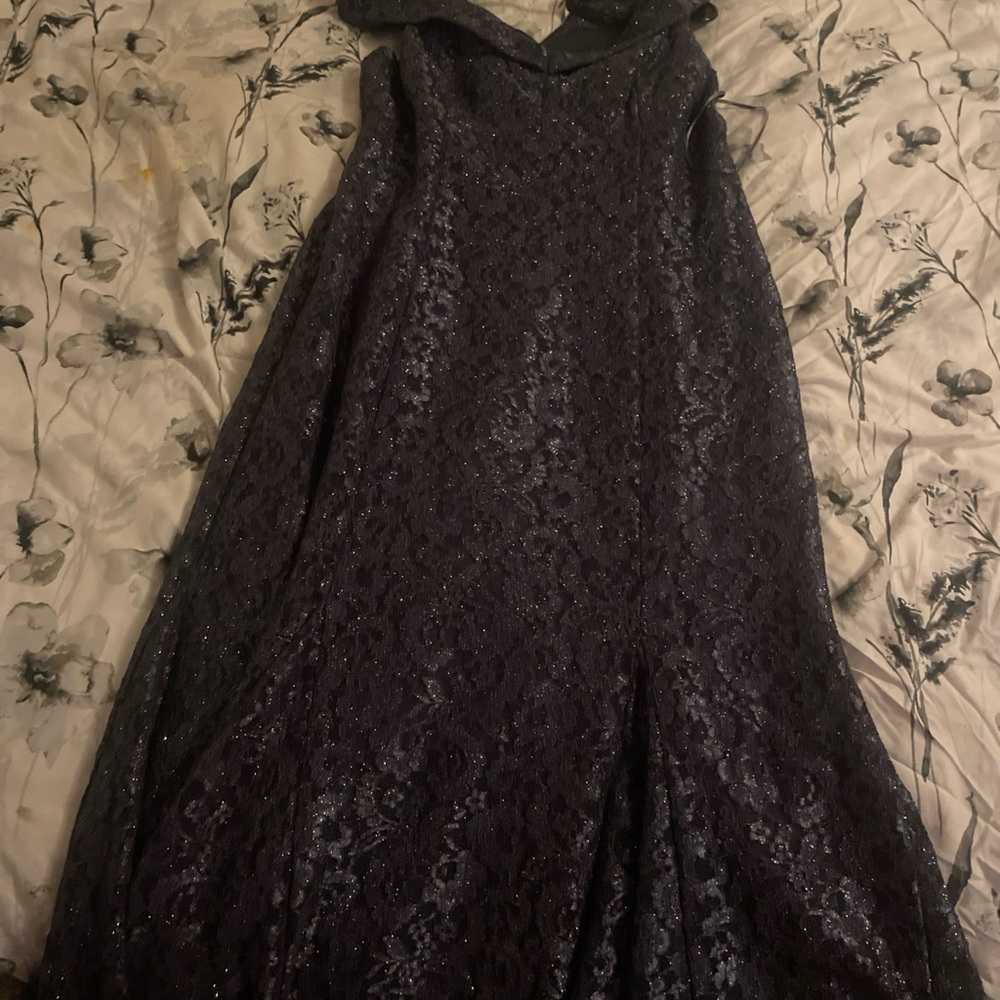 Elegant Black Lace Evening Gown